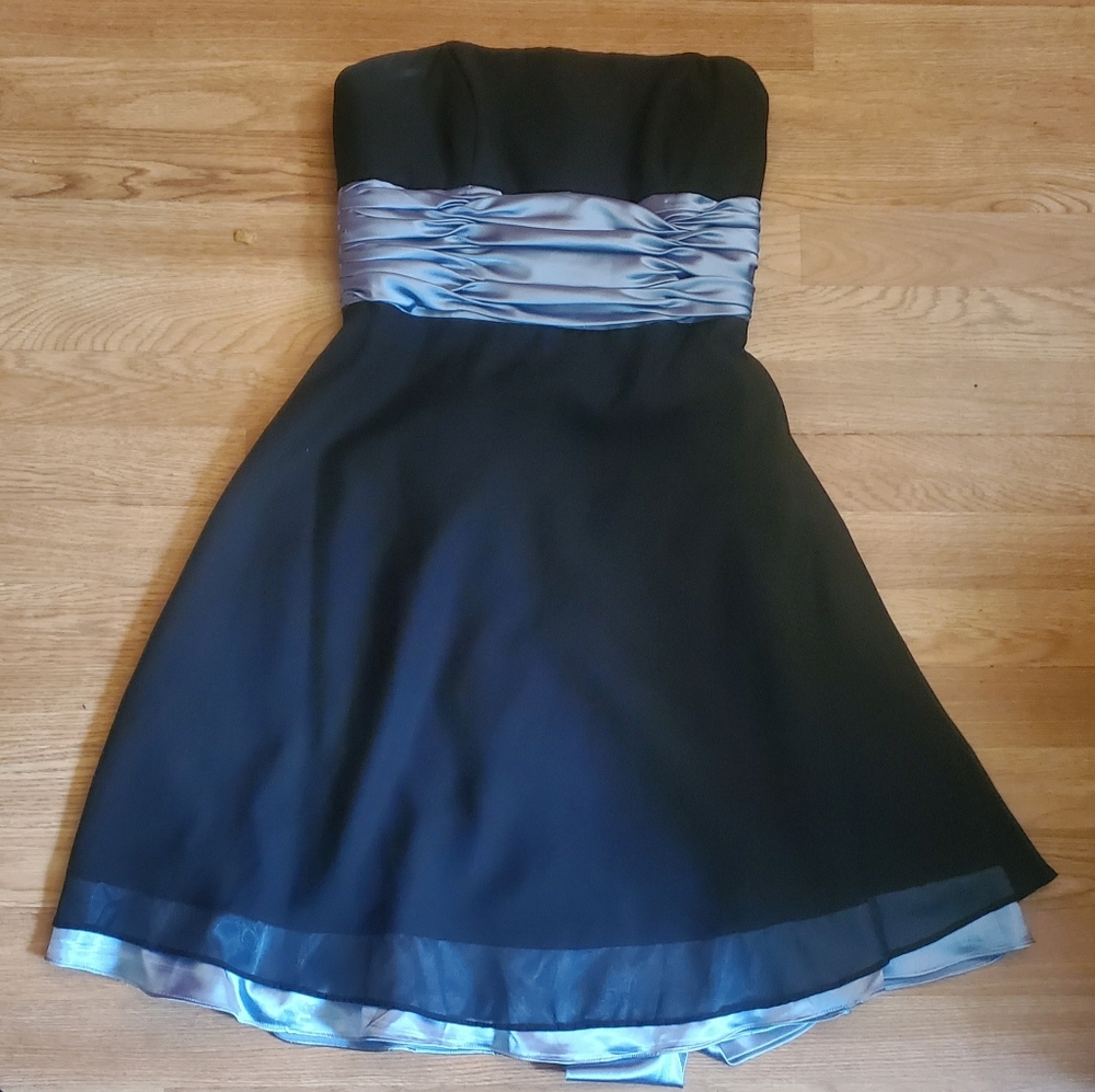 Black and blue strapless short dress